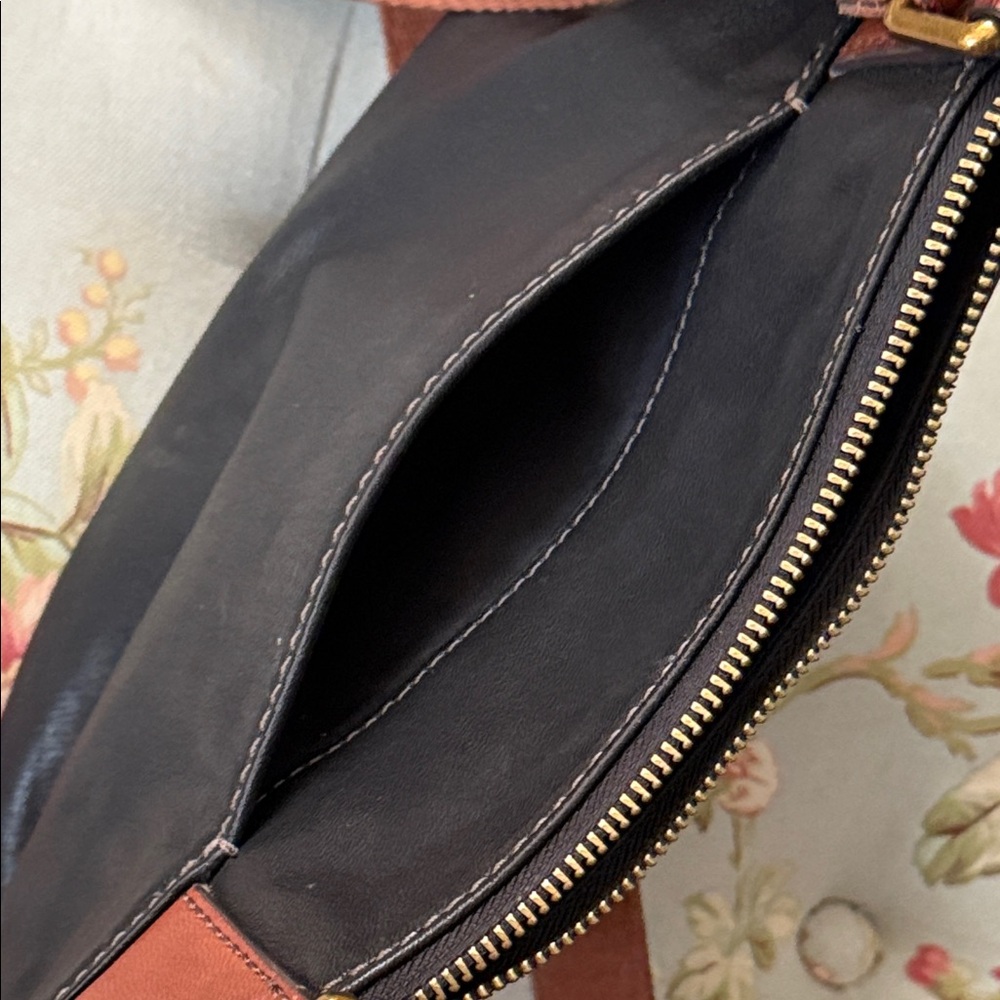Fossil Black Leather Crossbody with Brown Strap - Picture 4 of 9